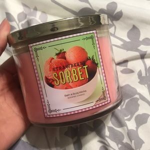 bath and body works candle 💗💗